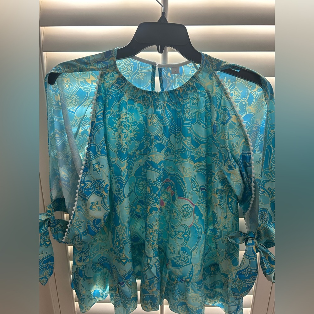 NWT “cold shoulder” floral patterned blouse- size Large